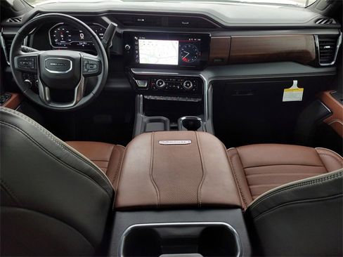 Used 2024 GMC Sierra 2500 Denali Ultimate image 11