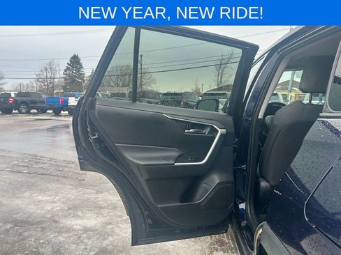 Used 2021 Toyota RAV4 XLE image 16