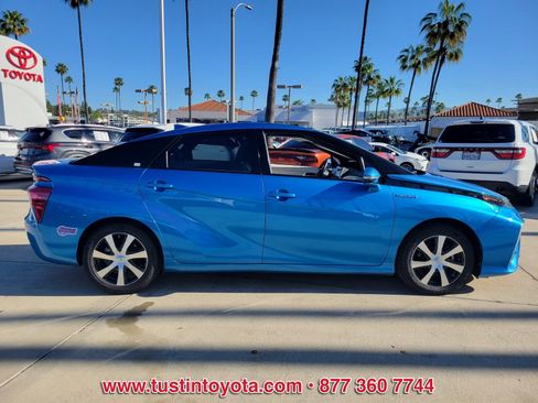 Certified 2019 Toyota Mirai image 3