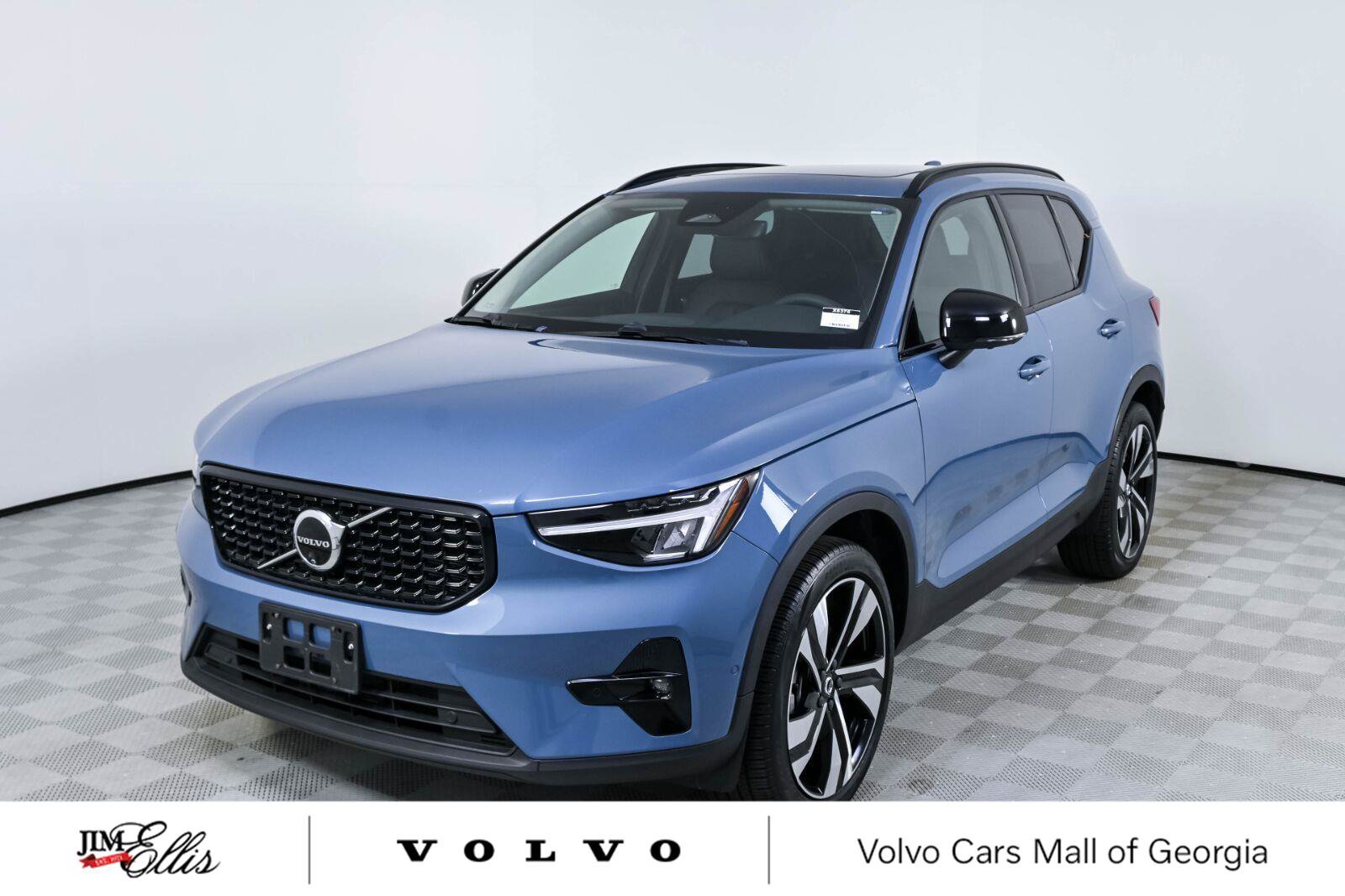 Used 2024 Volvo XC40 B5 Plus w/ Protection Package Premier AWD/4WD image 1