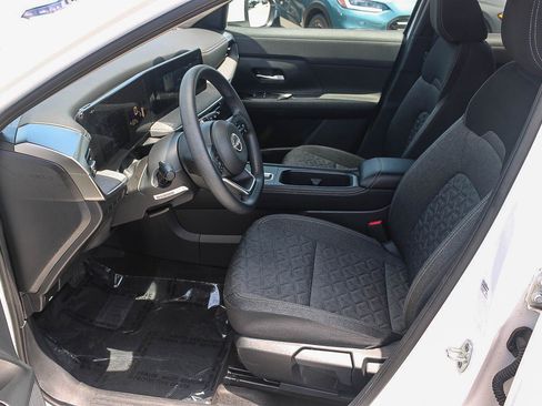 Used 2025 Nissan Kicks SV AWD/4WD image 18