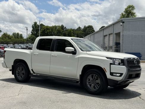Certified 2025 Nissan Frontier SV w/ SV Convenience Package RWD image 8