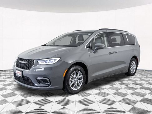 Used 2022 Chrysler Pacifica Touring-L FWD image 12