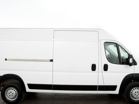 Used 2025 RAM ProMaster 2500 w/ Convenience Group FWD image 13