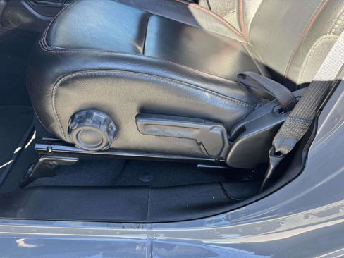 Used 2019 Jeep Wrangler Unlimited Rubicon w/ Dual Top Group image 18