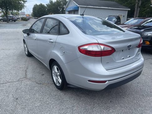 Used 2019 Ford Fiesta SE FWD image 5