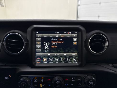 Used 2022 Jeep Wrangler Unlimited Sahara w/ Cold Weather Group image 17