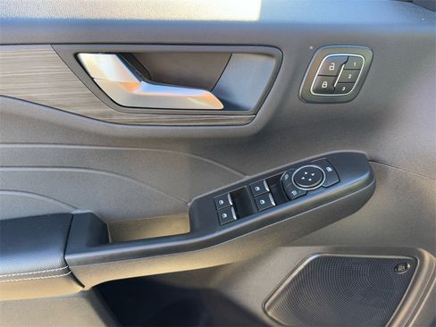 New 2024 Ford Escape SE w/ PHEV Premium Package image 8