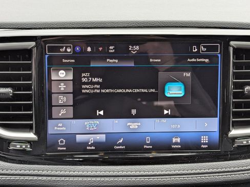 Used 2025 Chrysler Pacifica Select image 22