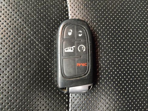 Used 2019 Jeep Cherokee Limited image 32