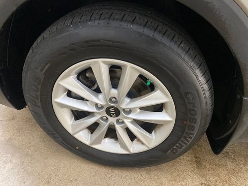 Used 2019 Kia Sorento AWD w/ LX Convenience Package image 17