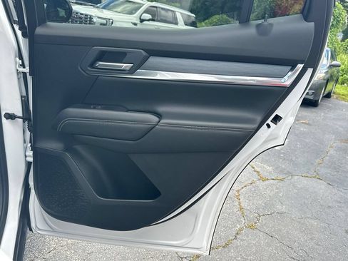 Used 2026 GMC Terrain Elevation w/ Elevation Premium Package FWD image 17