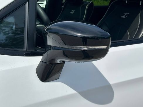 Used 2025 Chrysler Pacifica Limited FWD image 13