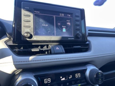 Used 2022 Toyota RAV4 XLE image 7