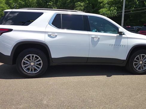 Used 2022 Chevrolet Traverse LT FWD image 8