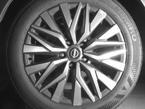 Used 2025 Nissan Altima 2.5 SV FWD image 14
