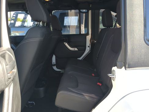 Used 2014 Jeep Wrangler Unlimited Sahara image 14