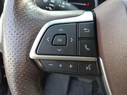 Used 2021 Toyota Sienna Platinum image 27