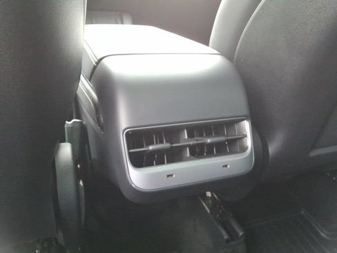 Used 2023 Tesla Model Y Long Range AWD/4WD image 19