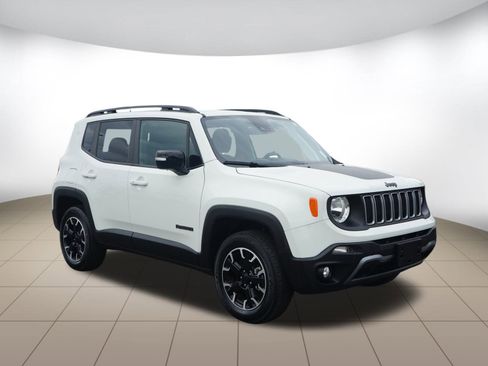 Used 2023 Jeep Renegade Latitude image 1