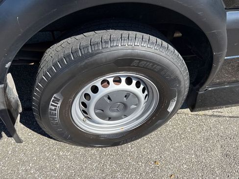 Used 2017 Mercedes-Benz Sprinter 2500 image 40