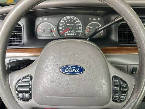 Used 2002 Ford Crown Victoria LX RWD image 20