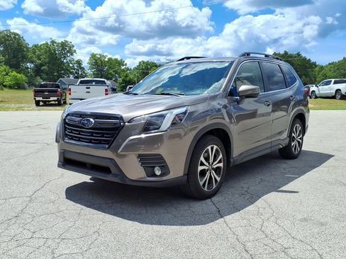 Used 2023 Subaru Forester Limited AWD/4WD image 2