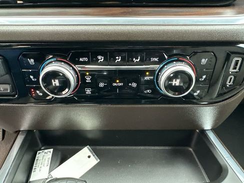 Certified 2022 GMC Sierra 1500 SLT w/ SLT Premium Package image 32