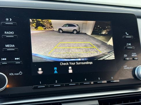 Used 2018 Honda Accord Hybrid image 19