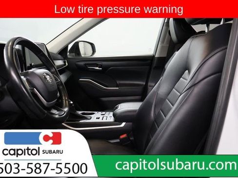 Used 2023 Toyota Highlander XLE image 13