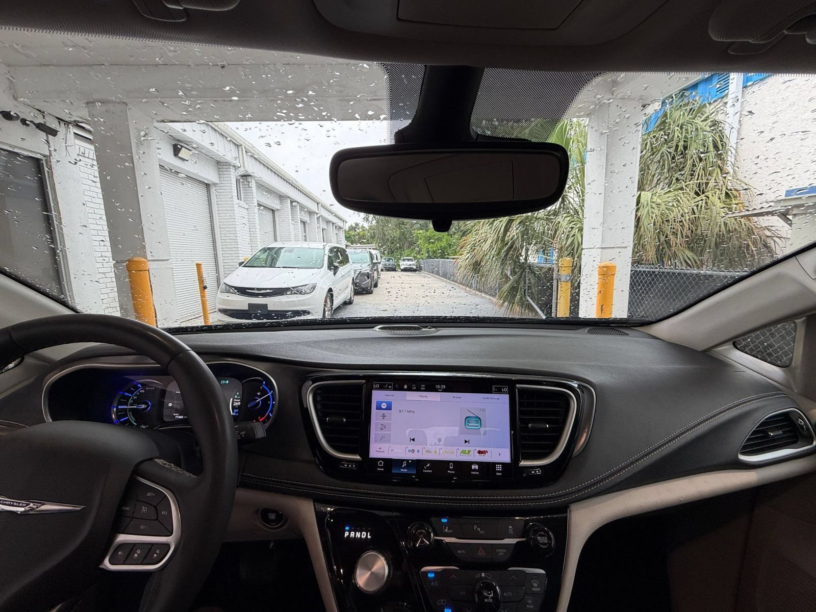 Used 2023 Chrysler Pacifica Touring-L FWD image 34