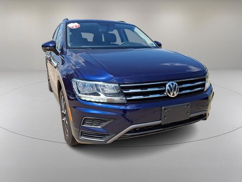 Used 2021 Volkswagen Tiguan SE w/ Panoramic Sunroof Package AWD/4WD image 2