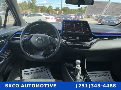 Used 2020 Toyota C-HR XLE FWD image 16