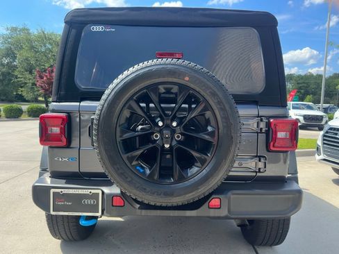 Used 2023 Jeep Wrangler Unlimited Sahara w/ Cold Weather Group AWD/4WD image 5