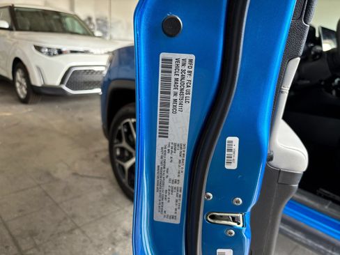 Used 2025 Jeep Compass Limited AWD/4WD image 29