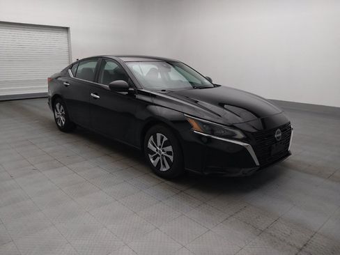 Used 2024 Nissan Altima 2.5 S FWD image 11