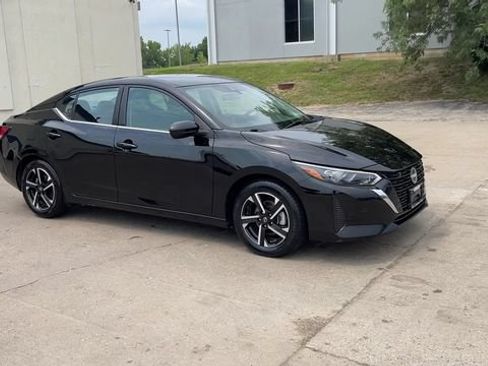 Used 2024 Nissan Sentra SV FWD image 2