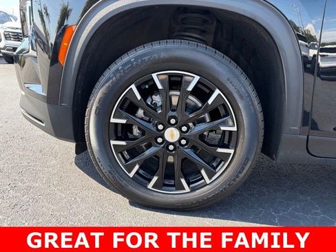 Used 2025 Chevrolet Traverse LT w/ Sun and Wheel Package FWD image 9