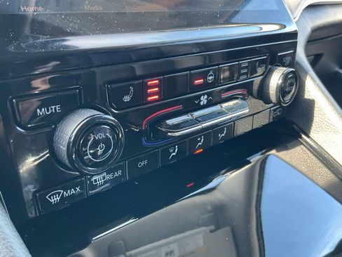 Used 2023 Jeep Grand Cherokee 4WD 4xe image 12