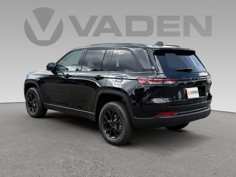 New 2025 Jeep Grand Cherokee Altitude image 24