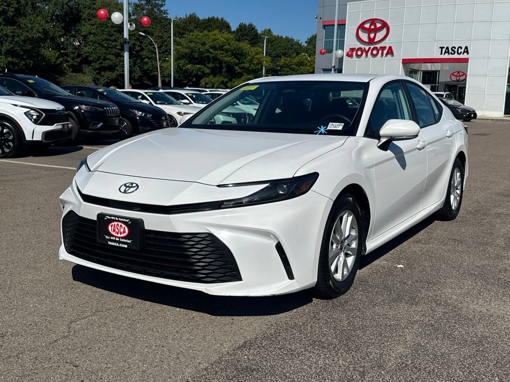 Used 2025 Toyota Camry LE FWD image 3