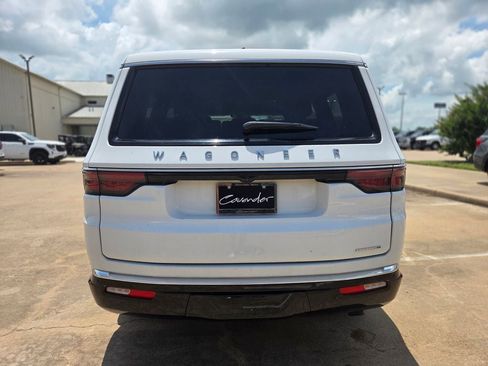 Used 2024 Jeep Wagoneer Series II w/ Flexible Seating Group RWD image 6