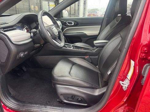 Used 2025 Jeep Compass Limited AWD/4WD image 27