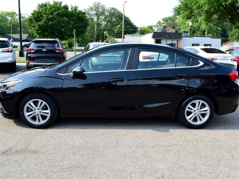Used 2017 Chevrolet Cruze LT image 9
