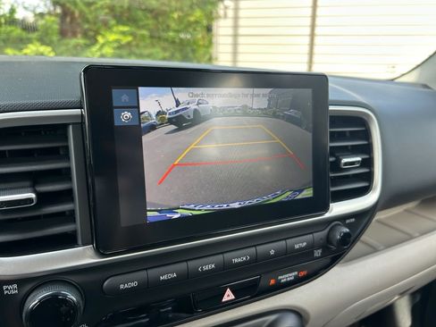Used 2025 Hyundai Venue SEL FWD image 18