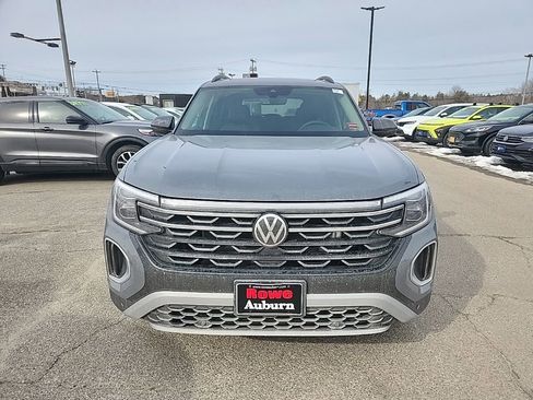New 2026 Volkswagen Atlas Peak Edition image 2