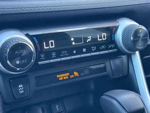 Used 2022 Toyota RAV4 XLE image 22