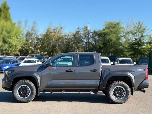 Used 2026 Toyota Tacoma TRD Off-Road AWD/4WD image 2