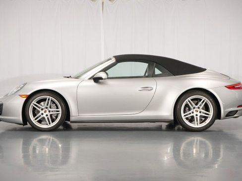 Used 2019 Porsche 911 Carrera 4 AWD/4WD image 3
