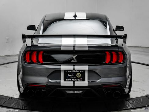 Used 2021 Ford Mustang Shelby GT500 w/ Carbon Fiber Track Pack RWD image 16